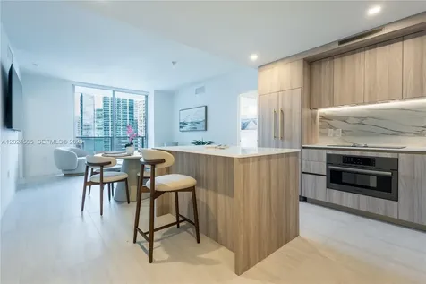 77 SE 5th Street Miami FL 33131