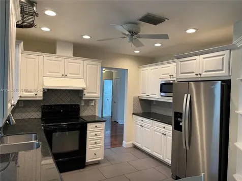 1660 NW 42nd Street Oakland Park FL 33309