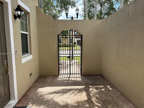 1424 SW 147th Avenue Pembroke Pines FL 33027