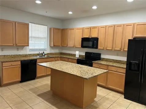 1424 SW 147th Avenue Pembroke Pines FL 33027