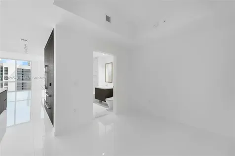 851 NE 1st Avenue Miami FL 33132