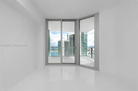 851 NE 1st Avenue Miami FL 33132