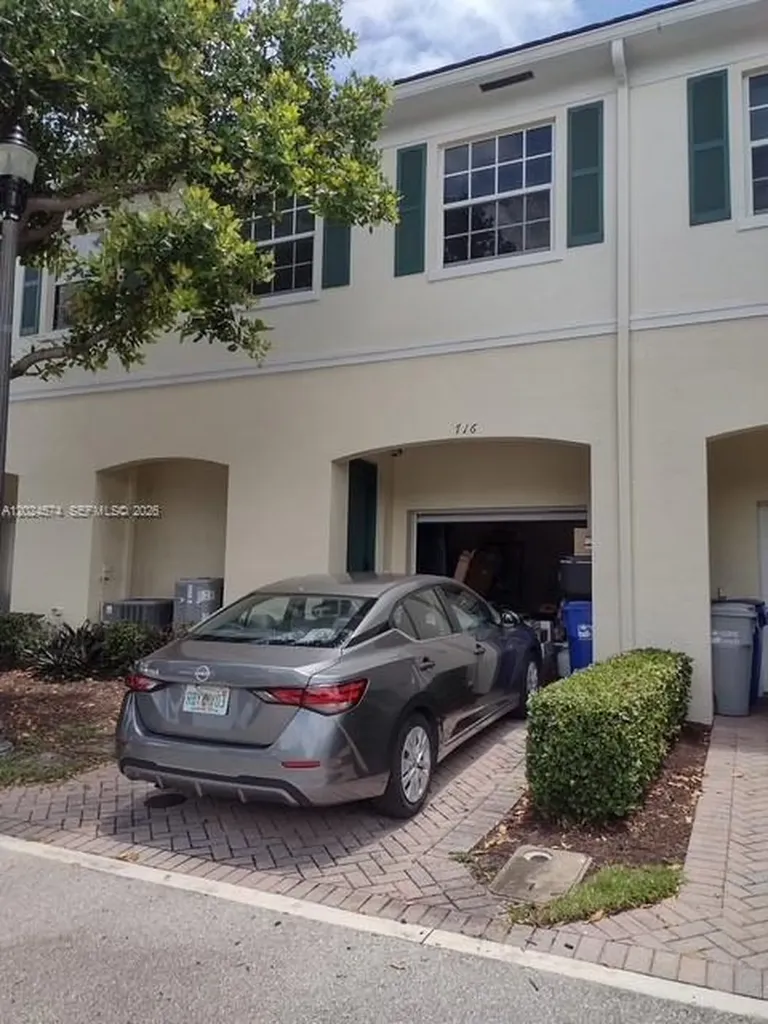 716 SW 2nd Way Pompano Beach FL 33060