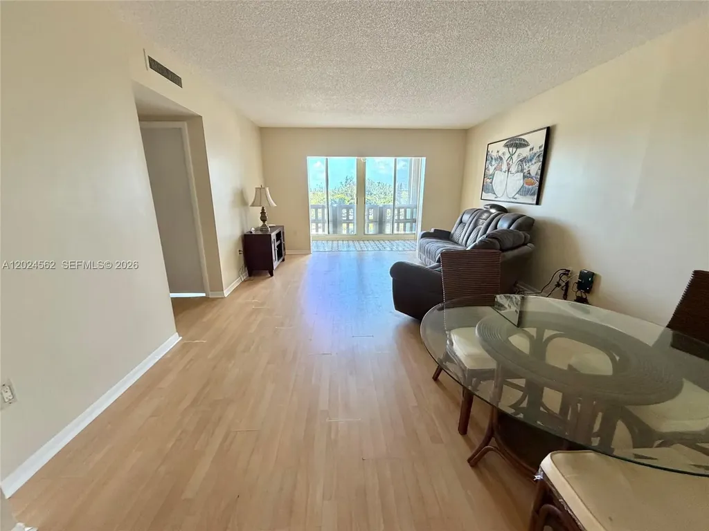 4001 Hillcrest Drive Hollywood FL 33021