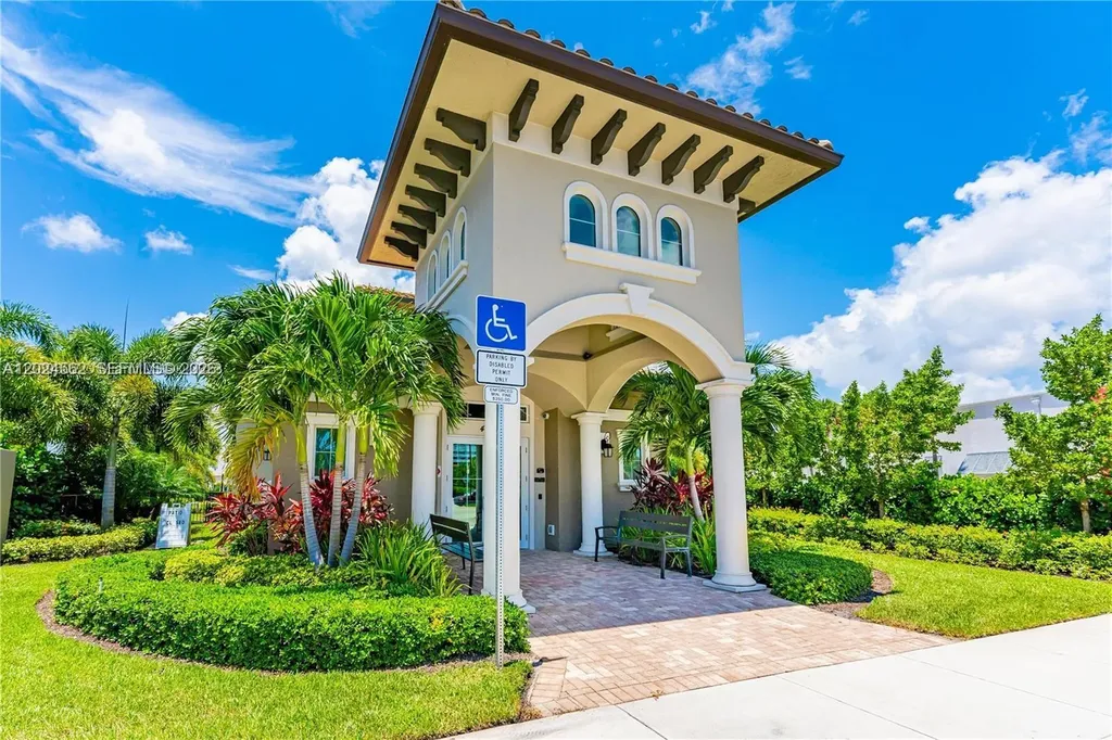 4001 Hillcrest Drive Hollywood FL 33021