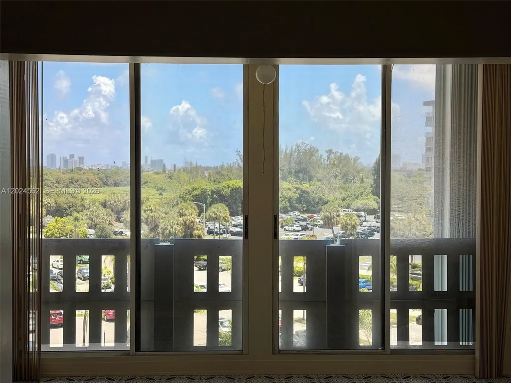 4001 Hillcrest Drive Hollywood FL 33021