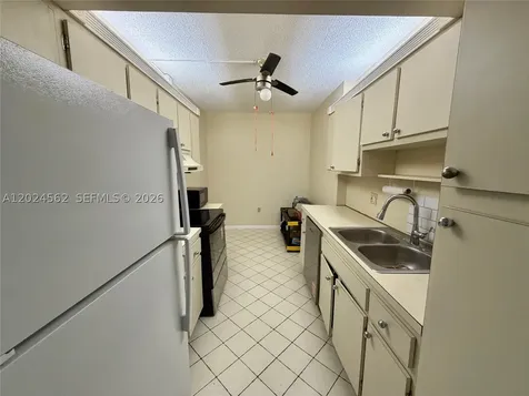 4001 Hillcrest Drive Hollywood FL 33021