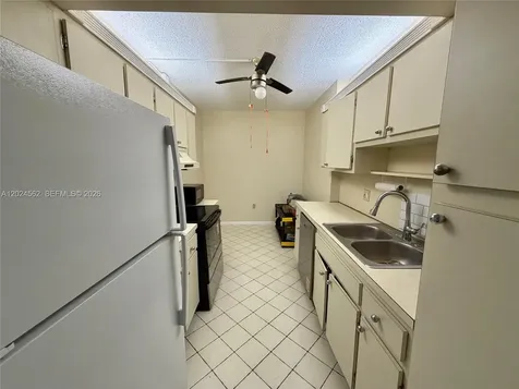 4001 Hillcrest Drive Hollywood FL 33021