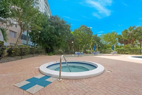 4001 Hillcrest Drive Hollywood FL 33021
