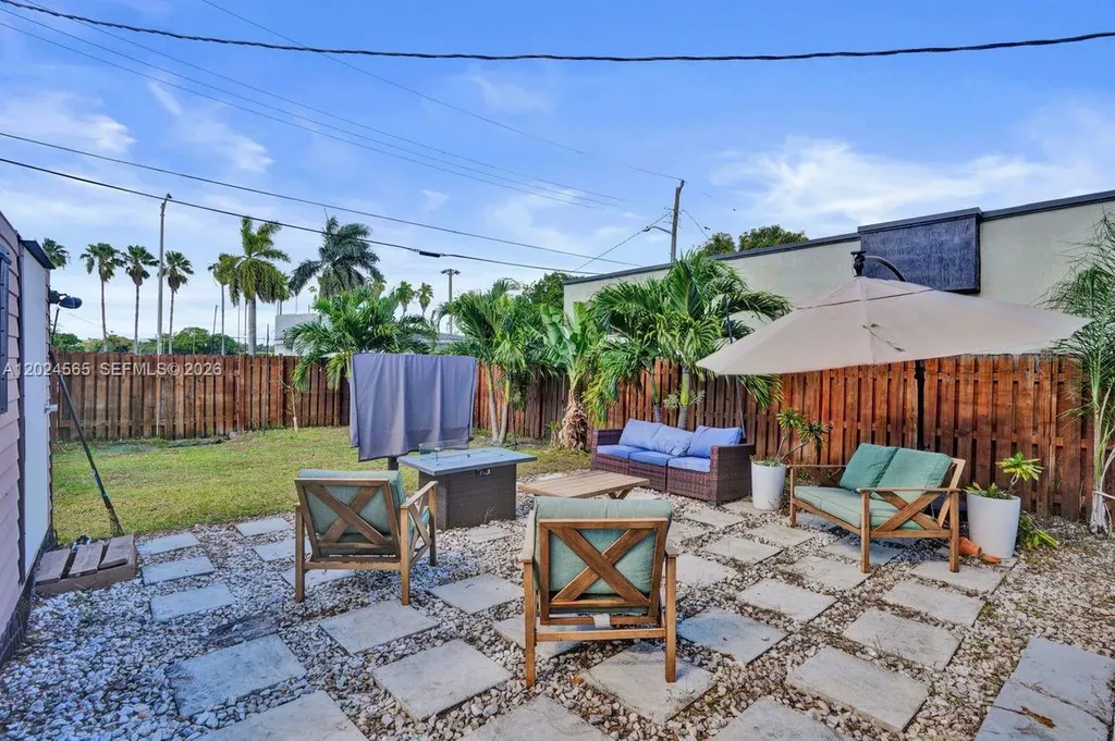 2220 Hope Street Hollywood FL 33020