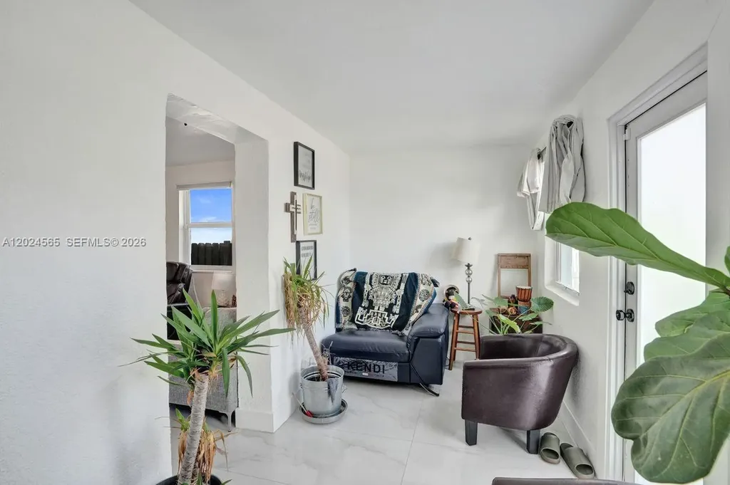 2220 Hope Street Hollywood FL 33020