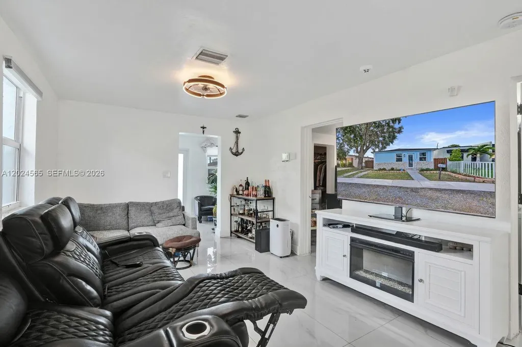 2220 Hope Street Hollywood FL 33020
