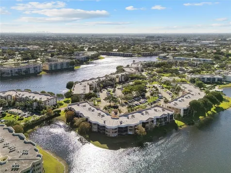 7547 Fairfax Drive Tamarac FL 33321