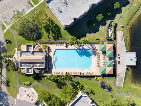 7547 Fairfax Drive Tamarac FL 33321
