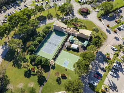 7547 Fairfax Drive Tamarac FL 33321