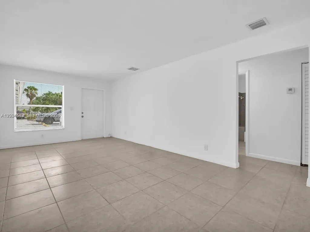 241 NW 40th Street Oakland Park FL 33309