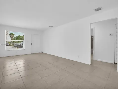 241 NW 40th Street Oakland Park FL 33309