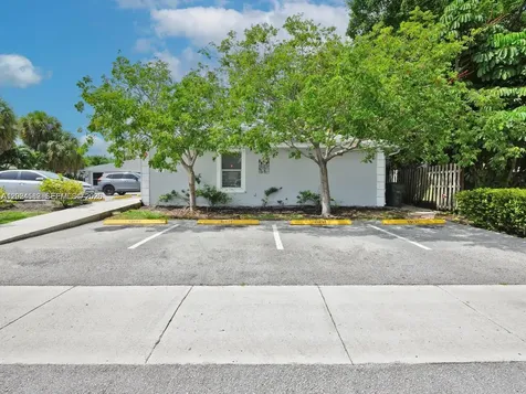 241 NW 40th Street Oakland Park FL 33309