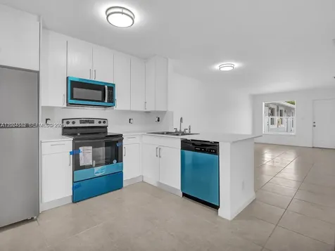 241 NW 40th Street Oakland Park FL 33309