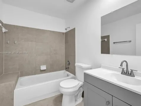 241 NW 40th Street Oakland Park FL 33309