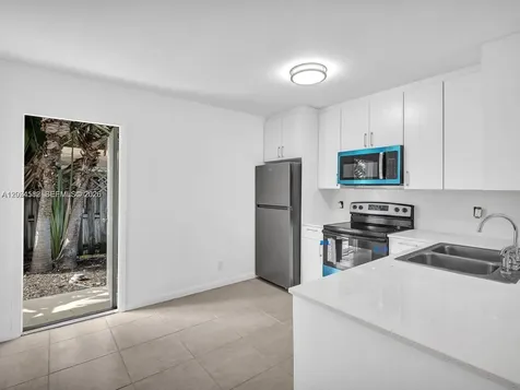 241 NW 40th Street Oakland Park FL 33309