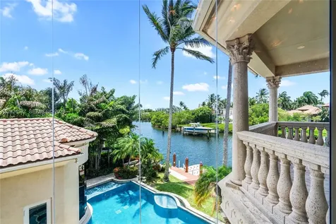 832 Harbour Isle Place North Palm Beach FL 33410