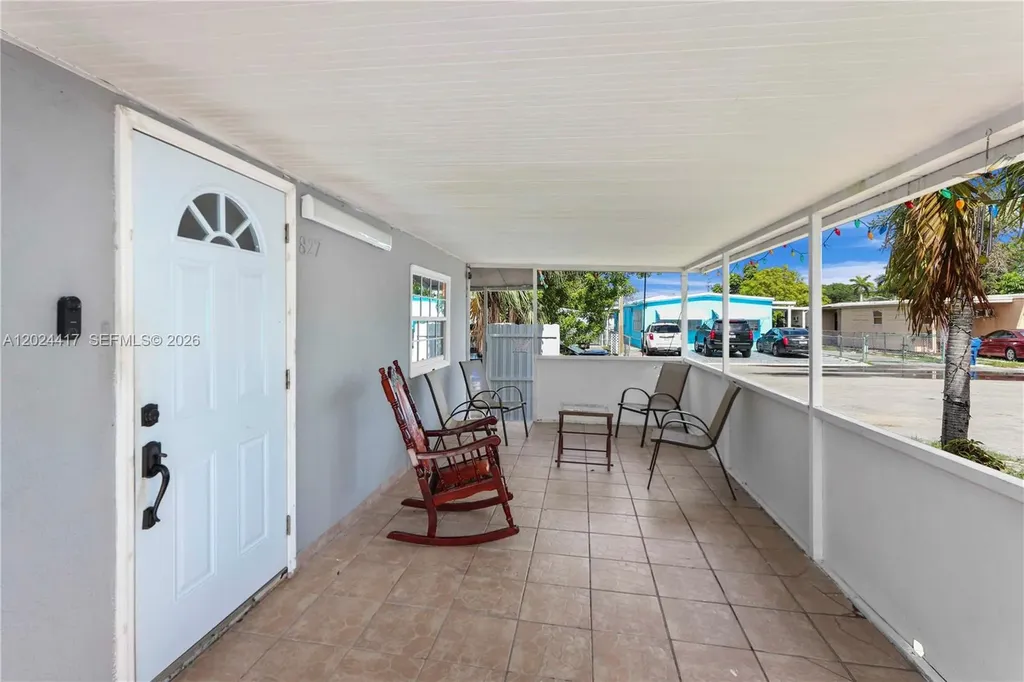 827 SW 128 Avenue Miami FL 33184