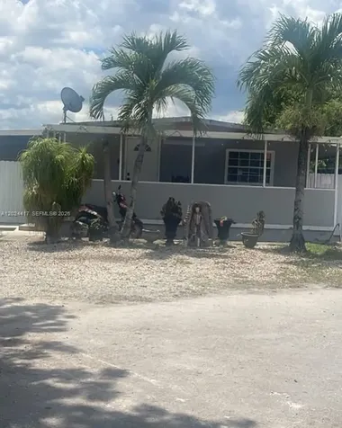 827 SW 128 Avenue Miami FL 33184