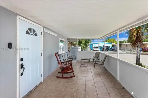 827 SW 128 Avenue Miami FL 33184