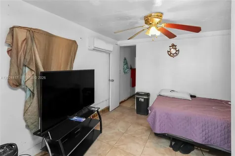 827 SW 128 Avenue Miami FL 33184