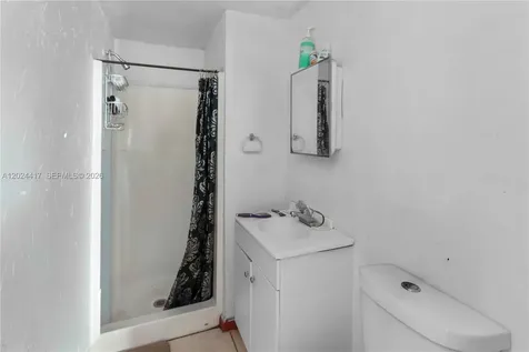 827 SW 128 Avenue Miami FL 33184