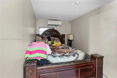 827 SW 128 Avenue Miami FL 33184
