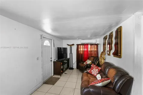 827 SW 128 Avenue Miami FL 33184