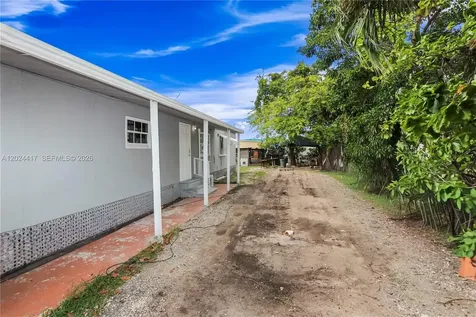 827 SW 128 Avenue Miami FL 33184