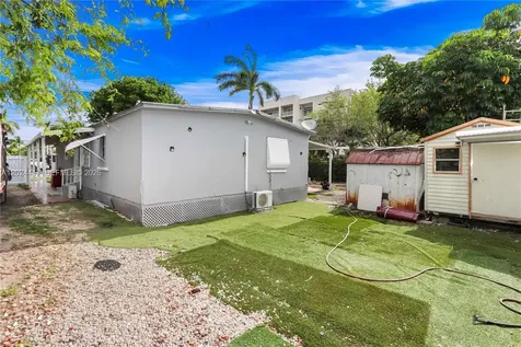 827 SW 128 Avenue Miami FL 33184