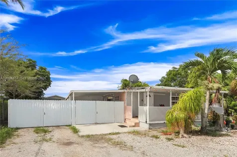 827 SW 128 Avenue Miami FL 33184