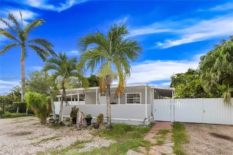 827 SW 128 Avenue Miami FL 33184