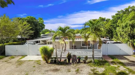 827 SW 128 Avenue Miami FL 33184