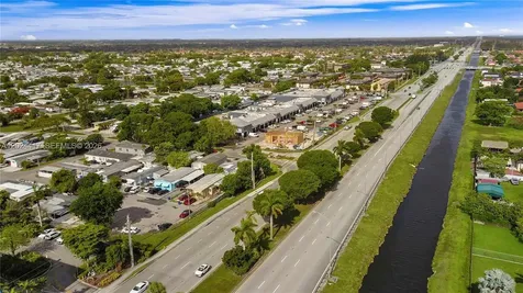 827 SW 128 Avenue Miami FL 33184