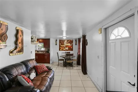 827 SW 128 Avenue Miami FL 33184