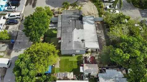 827 SW 128 Avenue Miami FL 33184