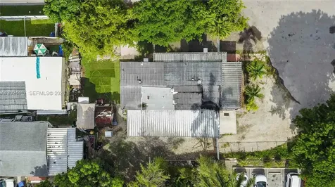 827 SW 128 Avenue Miami FL 33184
