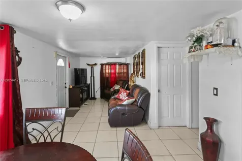 827 SW 128 Avenue Miami FL 33184