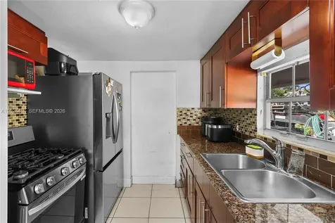 827 SW 128 Avenue Miami FL 33184