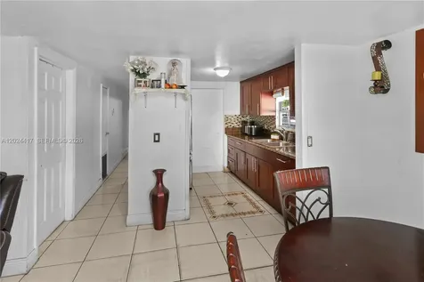 827 SW 128 Avenue Miami FL 33184