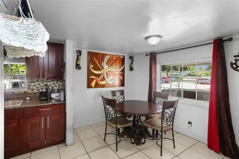 827 SW 128 Avenue Miami FL 33184