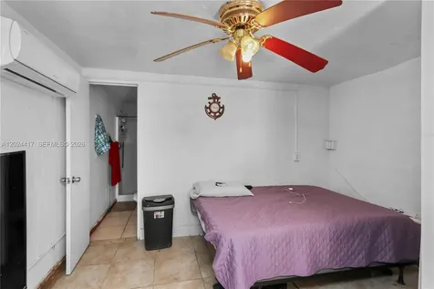 827 SW 128 Avenue Miami FL 33184