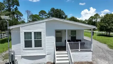 725 N Willows Street Clewiston FL 33440
