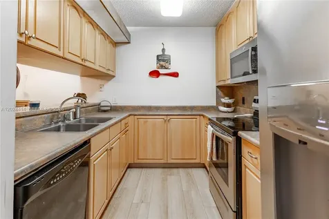 9135 SW 20th Place Davie FL 33324