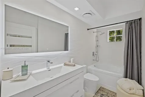 17145 N Bay Road Sunny Isles Beach FL 33160